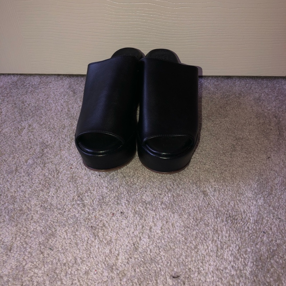 Black Wedges